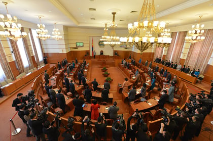 1920px-Mongolian_parliament_members